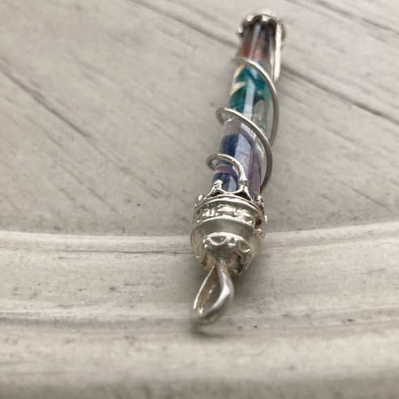 Long pendant holding stones - Picture 4 of 6